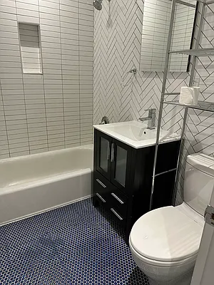 Rented by Avenues Real Estate | media 21