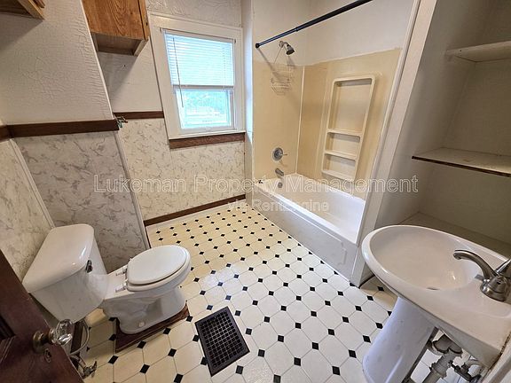 3rd image of 1019 Egleston Ave #1017