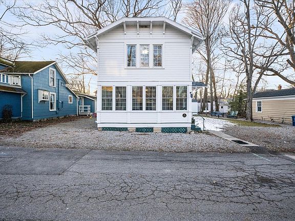 3rd image of 228 Laurel Ave