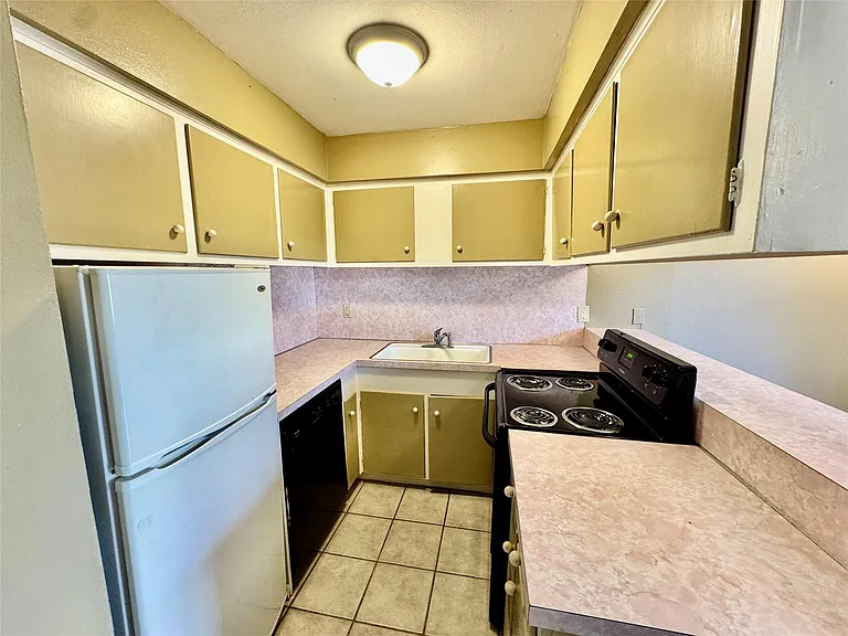 2201 N Grand Blvd #11 — Photo 7