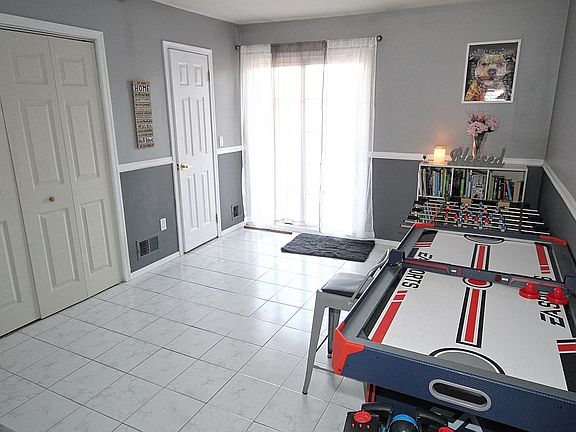 4th image of 68 Zachary Ct