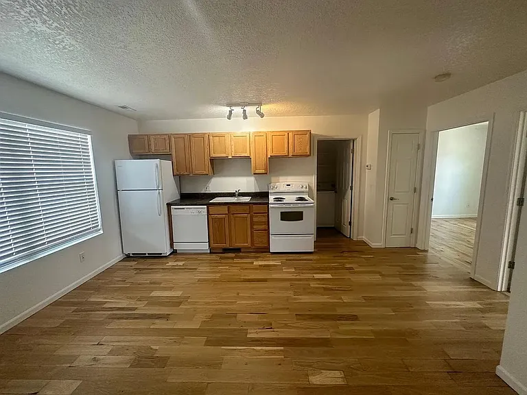 316 S Marion St — Photo 3