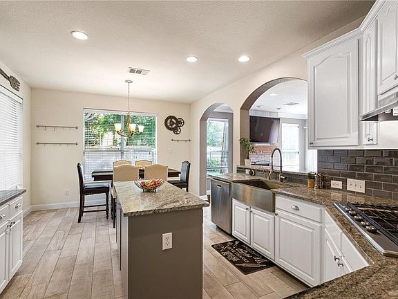 2nd image of 2908 Cashell Wood Dr