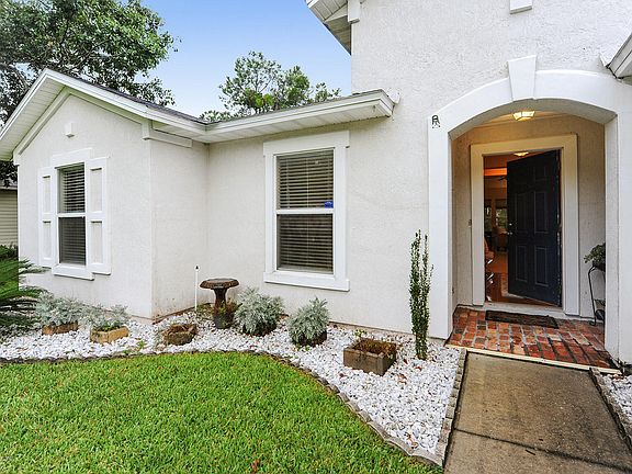 2nd image of 1064 COLLINSWOOD Drive W