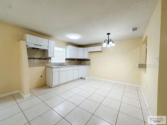 5th image of 2205 E Polk St