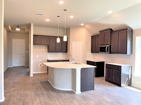 4th image of 1304 Alderwood Ln