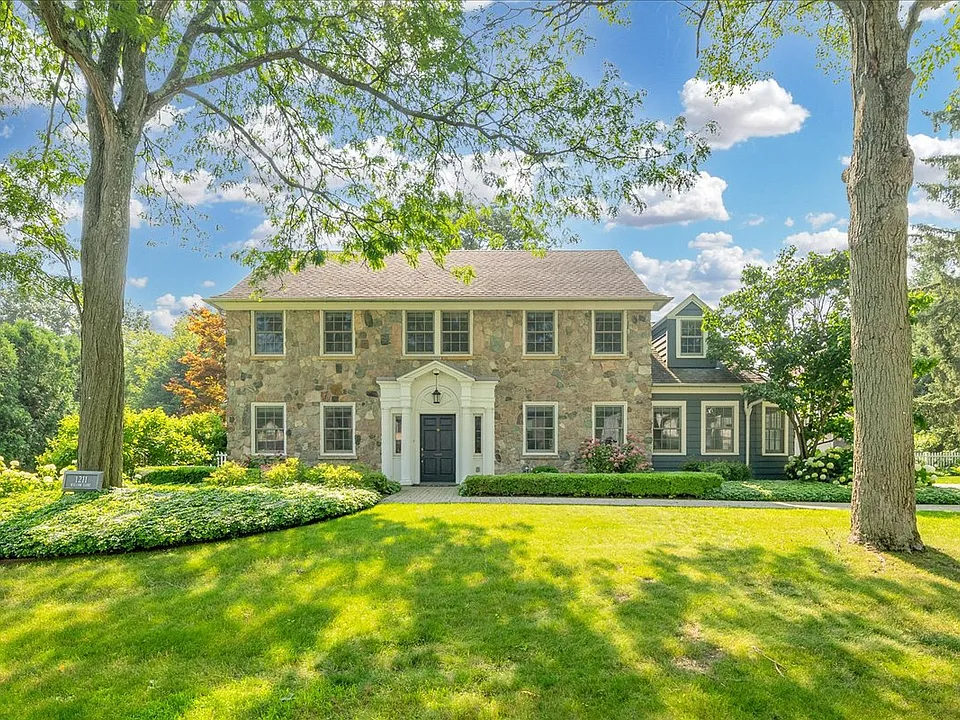 1211 Willow Ln