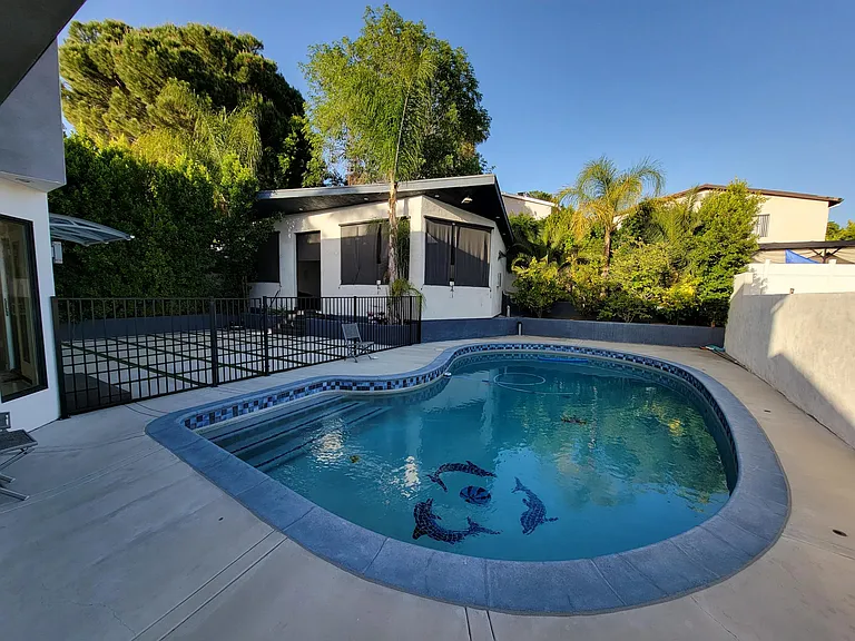 10730 Helendale Ave — Photo 49