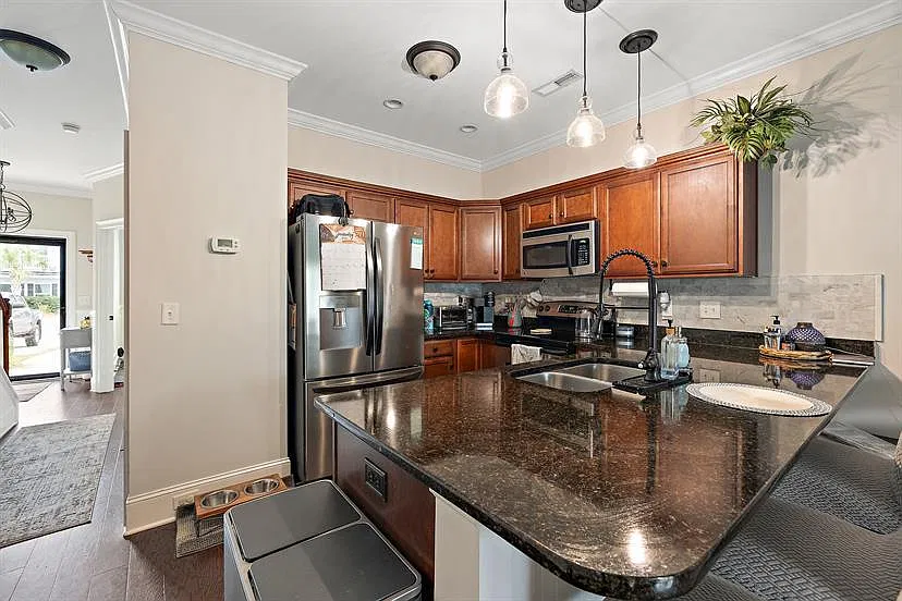 3 bed, 3.0 bath, 1379 sqft, $2,995 — Photo 3
