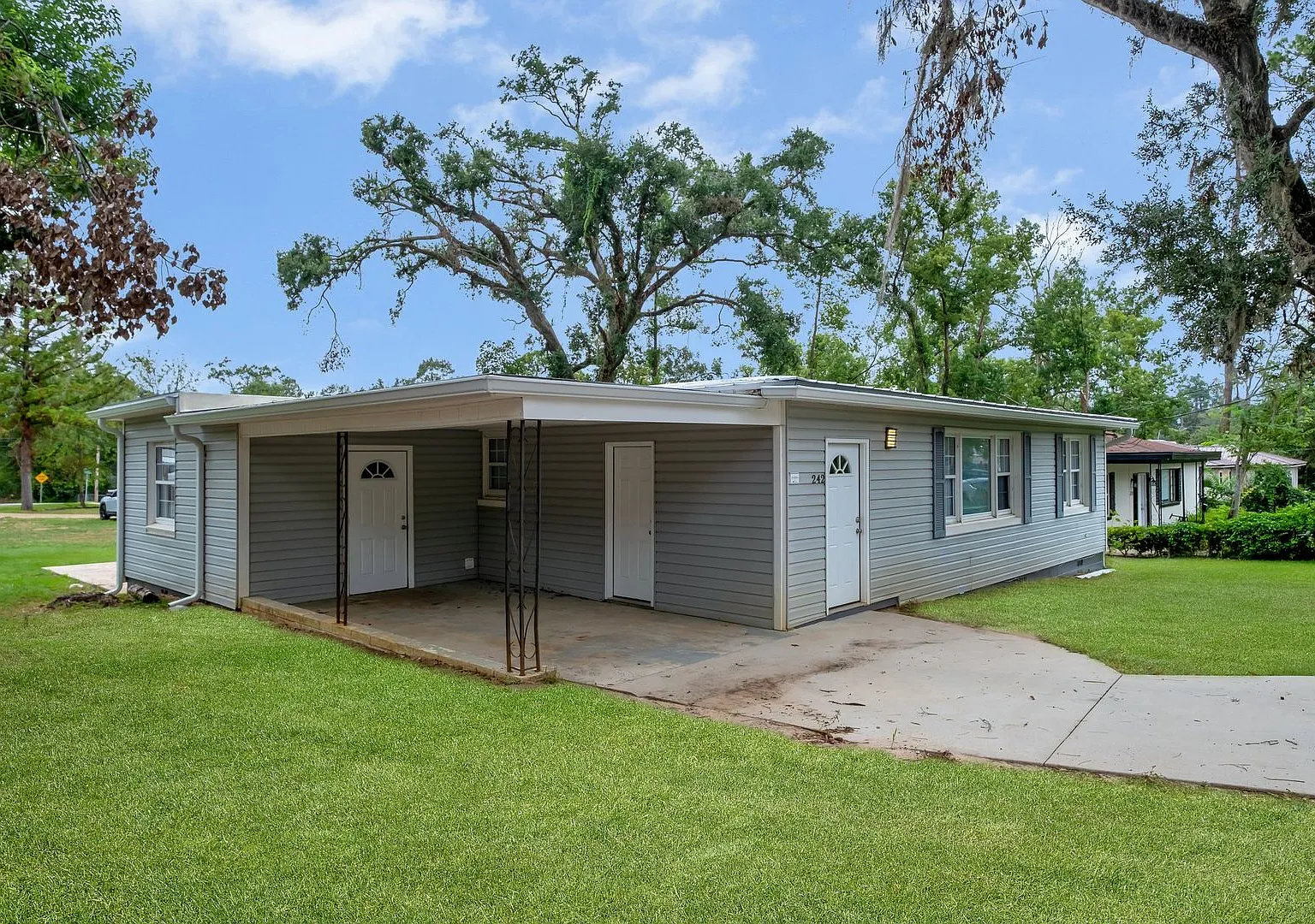 Renovated 4/3 House Near FSU! Move In Today! — Photo 2