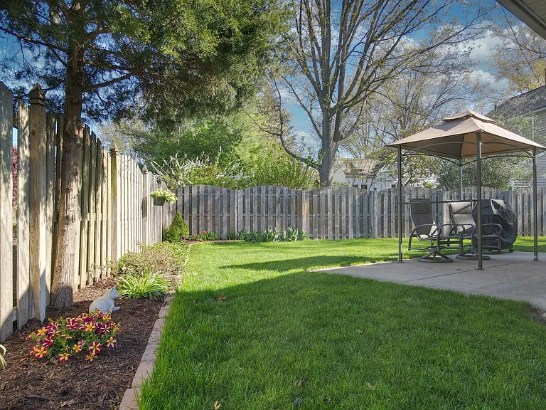 1835 Phelps Ave — Photo 24