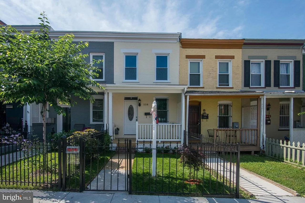 3 bed, 1440 sqft, $3,850 — Photo 1