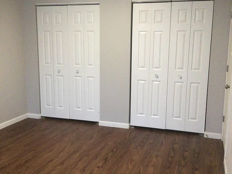 913 Mulberry Ln — Photo 6