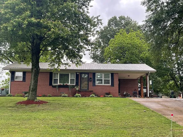 424 Evergreen St, Greenfield, TN 38230