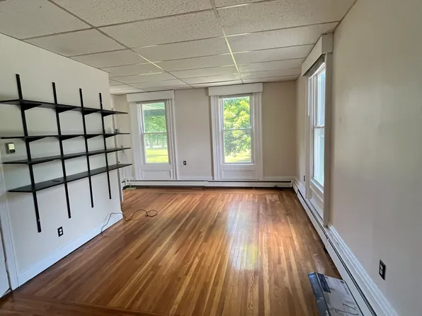 539 Bloomingrove Dr, Rensselaer, NY