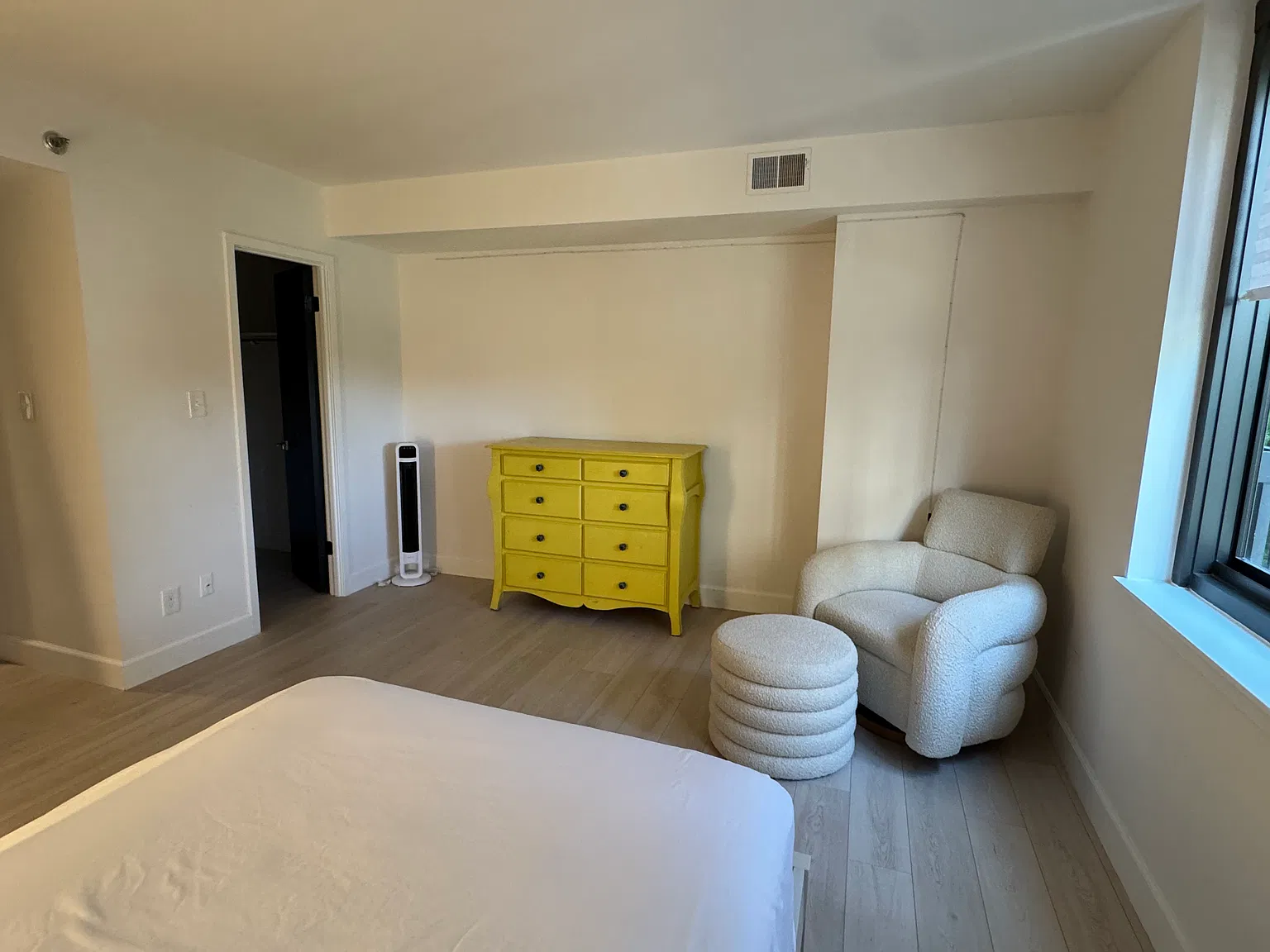 3 bed, 2.5 bath, 2030 sqft, $4,700 — Photo 4