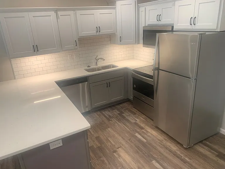 170-176 Stone Ct — Photo 3