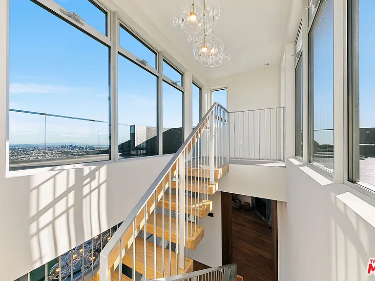 2020 Cyprean Dr — Photo 46