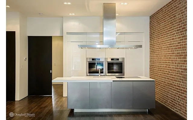 Rented by Luxury Property Group | media 36