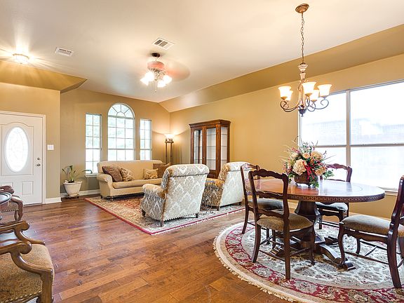 3rd image of 1408 Las Brisas Dr