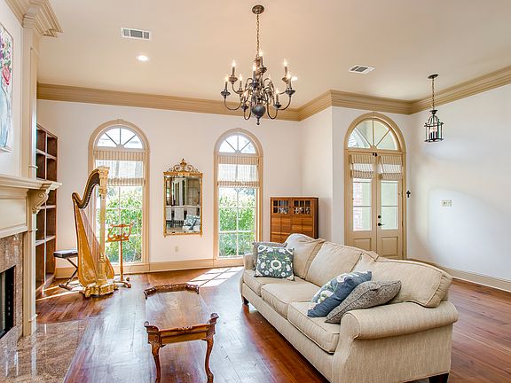 3rd image of 2136 Brentwood Dr
