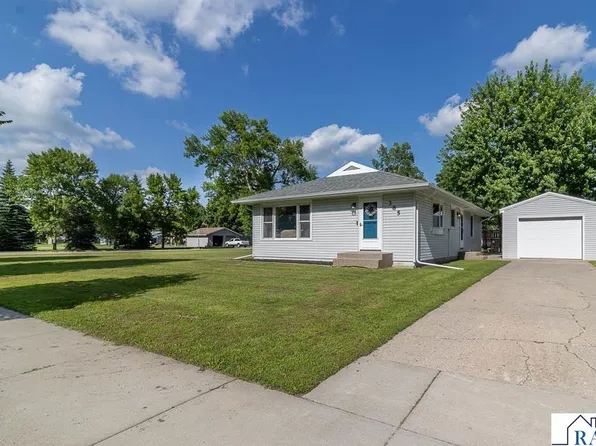 385 N Lexington Ave, Le Center, MN 56057