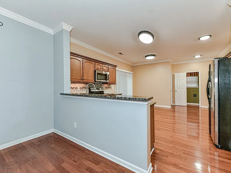 17201 Commons Crossing Dr — Photo 33