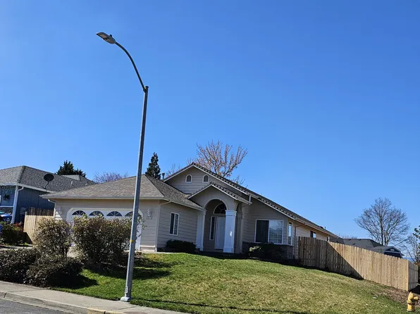 1750 Patriot Ln, Grants Pass, OR 97527