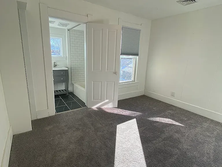 424 E Logan St — Photo 9