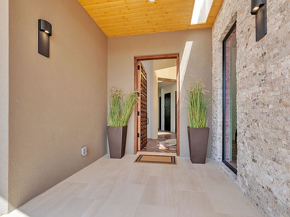 4th image of 23 Windridge Cir