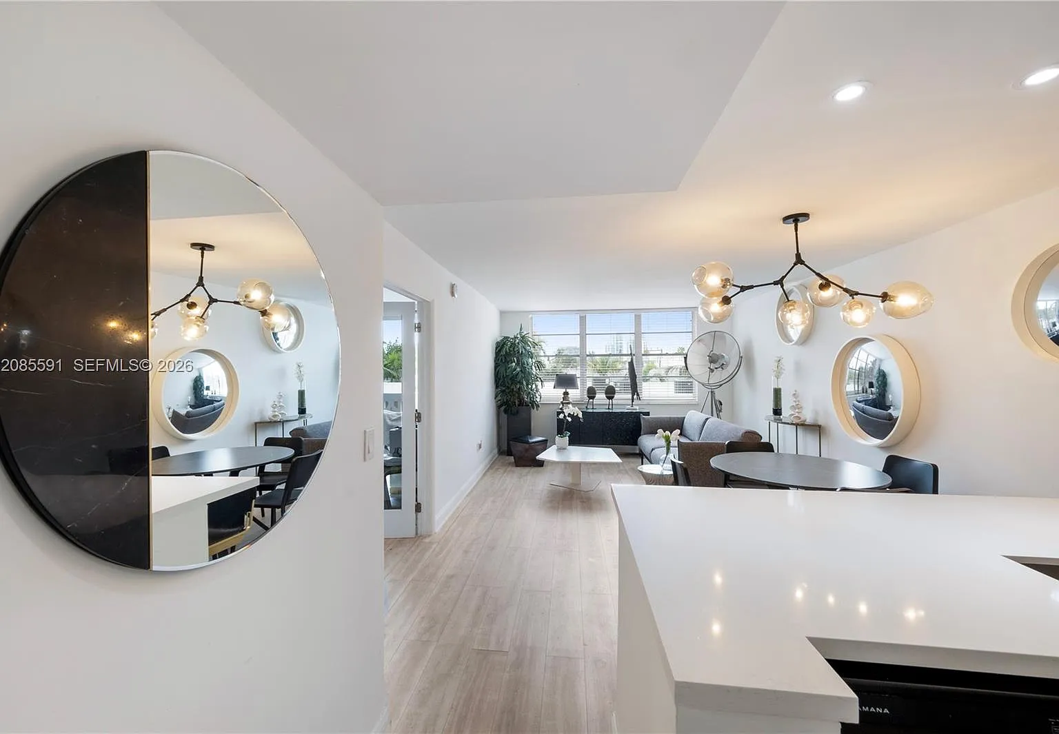 Admiral Towers Condo — Photo 1