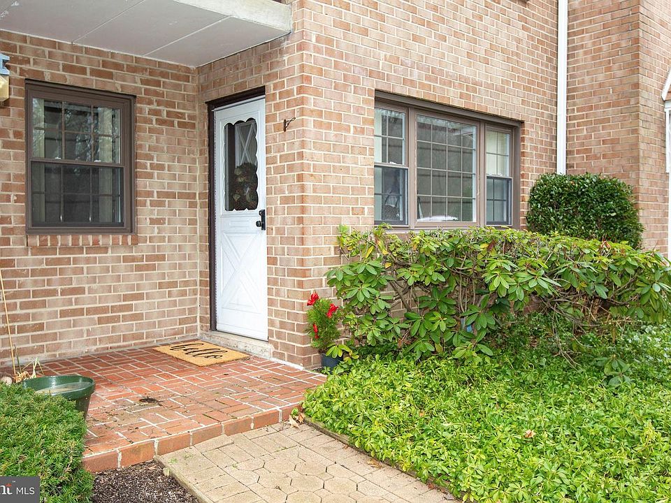 1st image of 117 Woodstream Dr #117