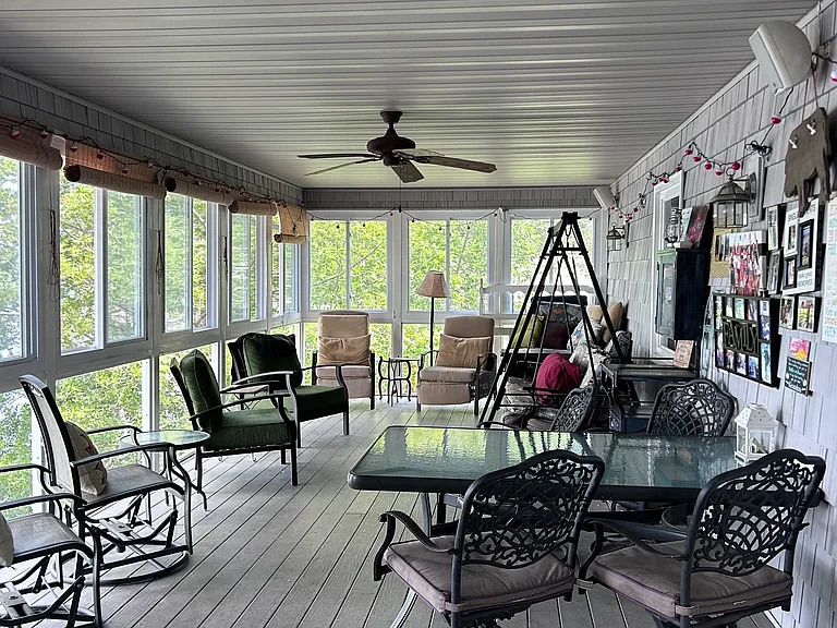 Three season porch