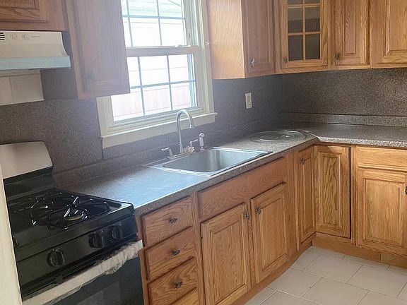 3rd image of 137-33 Lafayette St #2