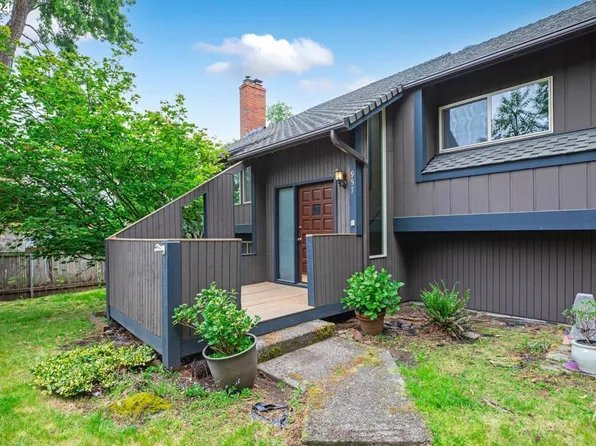 957 Hazelwood Dr, Oregon City, OR 97045
