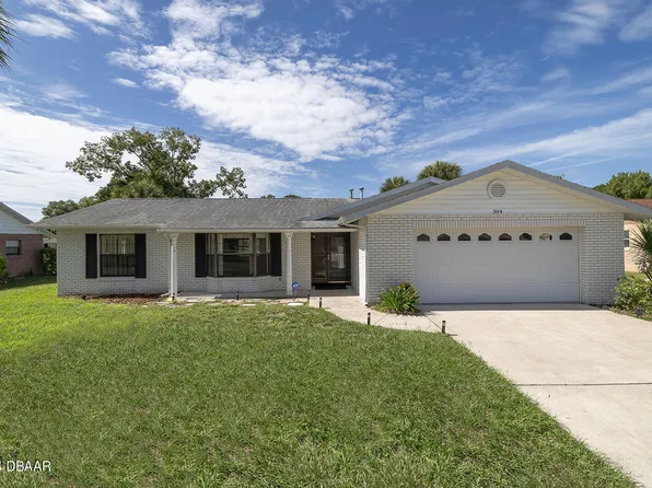 304 N Paul Revere Dr, Daytona Beach, FL 32119
