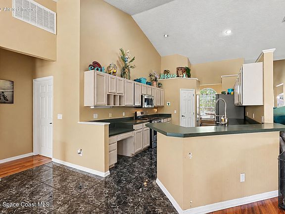 4th image of 4811 Springwater Cir
