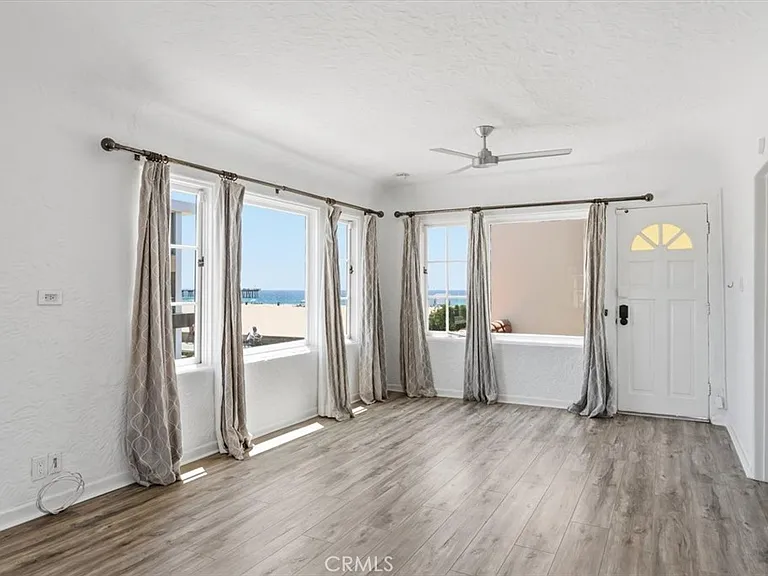 1602 The Strand — Photo 45