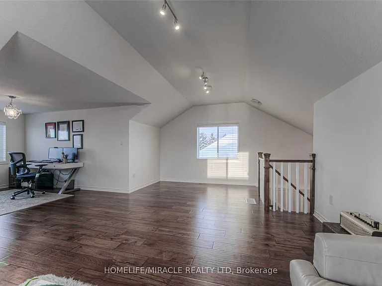 77 Laughland Ln #UPPER — Photo 19
