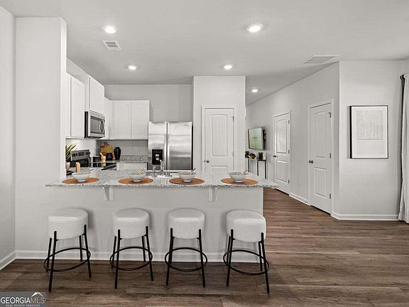 5th image of 5976 Skylar Dr