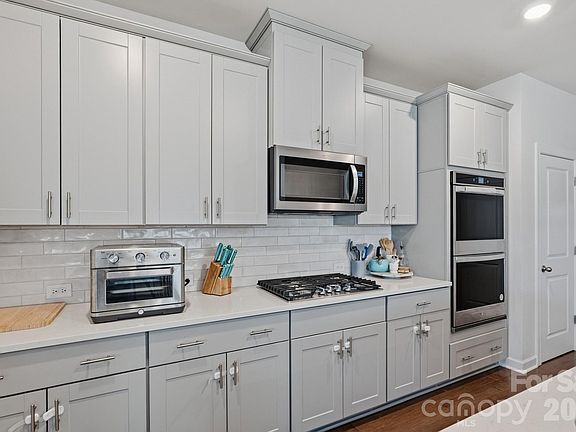 4th image of 571 Palmarosa St #130