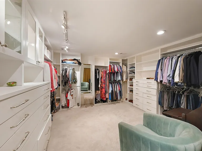9411 Endicott Ln — Photo 34