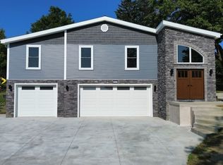 4056 Hershey Rd, Erie, PA 16506