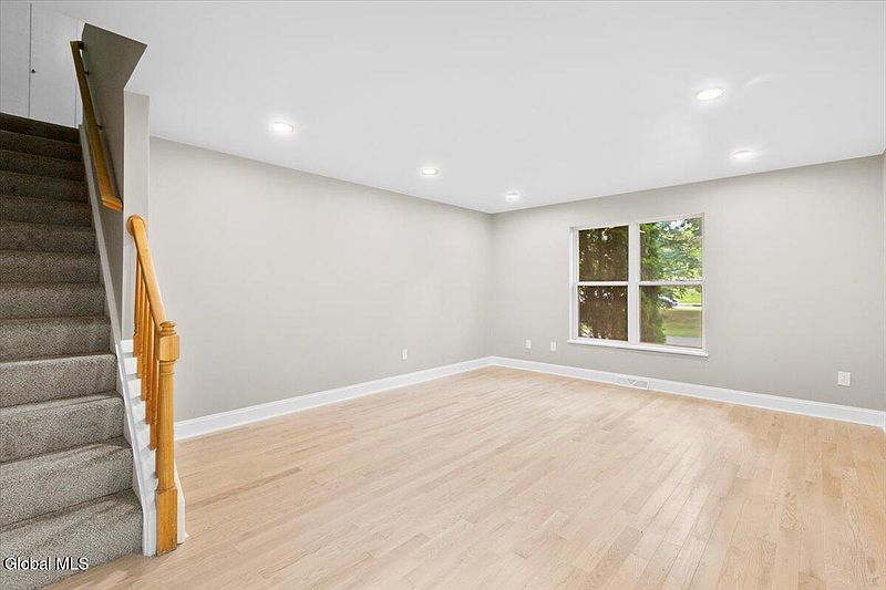 4th image of 1433 Balltown Road