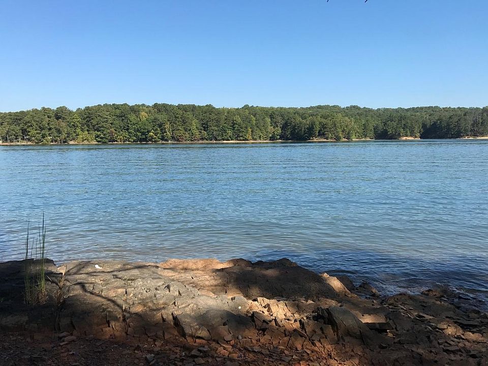 Property includes dock on Lake Allatoona