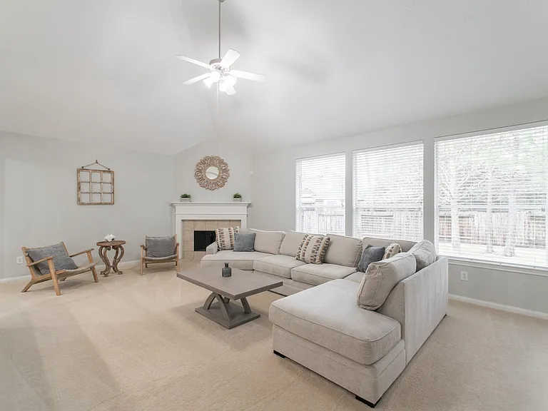 27 Gilmore Grove Pl — Photo 8
