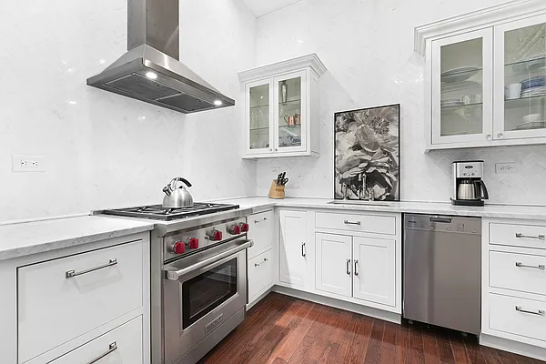 Sold by Compass | media 5