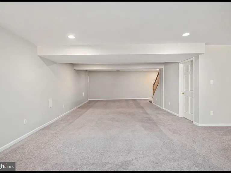 9333 Birch Cliff Dr — Photo 32