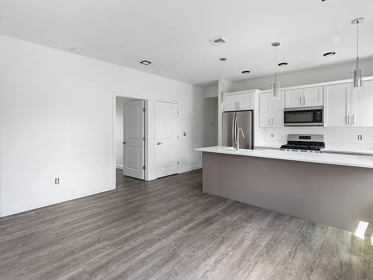 14 Trenton St #STREET2 — Photo 4