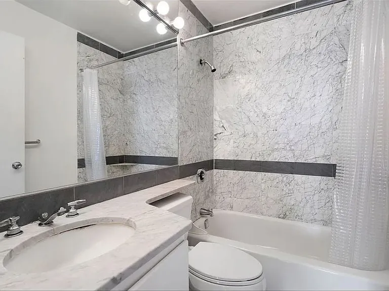 500 W 43rd St #7A — Photo 5